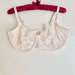 ❌CLEARANCE❌ Victoria's Secret Lace Underwire Bra - Cream